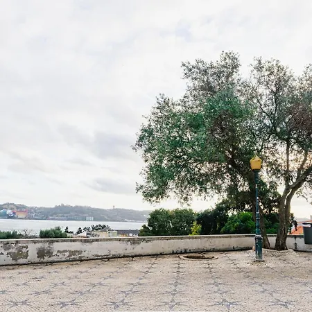 Apartament Flat Capela Santo Amaro - View Of The Bridge & Tagus River